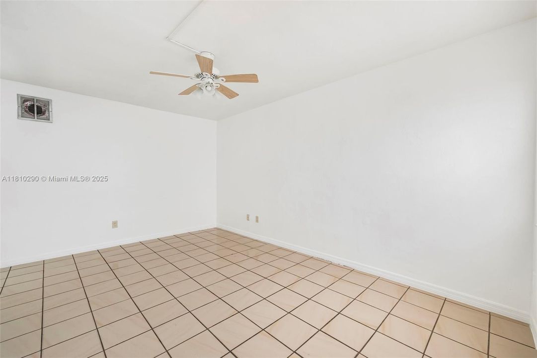 Recently Rented: $1,750 (1 beds, 1 baths, 0 Square Feet)