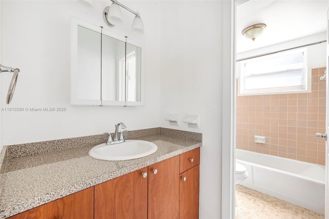 Recently Rented: $1,750 (1 beds, 1 baths, 0 Square Feet)