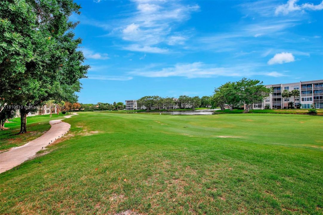 Недавно продано: $327,000 (2 спален, 2 ванн, 1385 Квадратных фут)