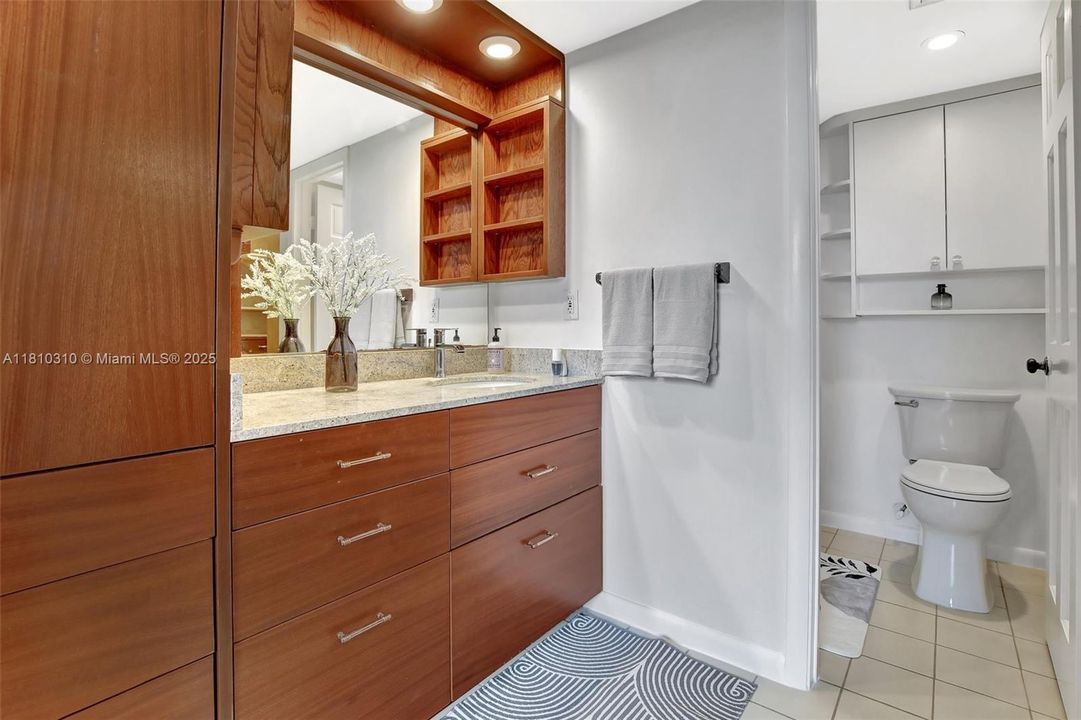 Недавно продано: $327,000 (2 спален, 2 ванн, 1385 Квадратных фут)