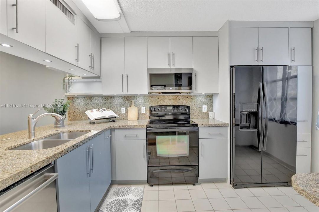 Недавно продано: $327,000 (2 спален, 2 ванн, 1385 Квадратных фут)