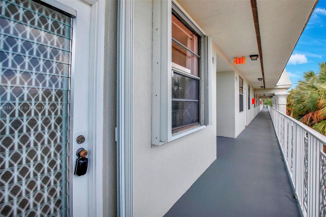 Недавно продано: $327,000 (2 спален, 2 ванн, 1385 Квадратных фут)