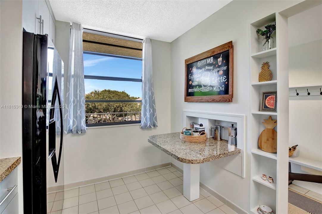 Недавно продано: $327,000 (2 спален, 2 ванн, 1385 Квадратных фут)