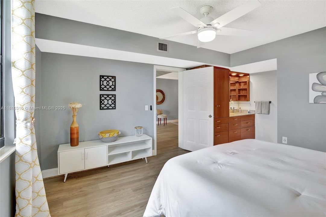 Недавно продано: $327,000 (2 спален, 2 ванн, 1385 Квадратных фут)