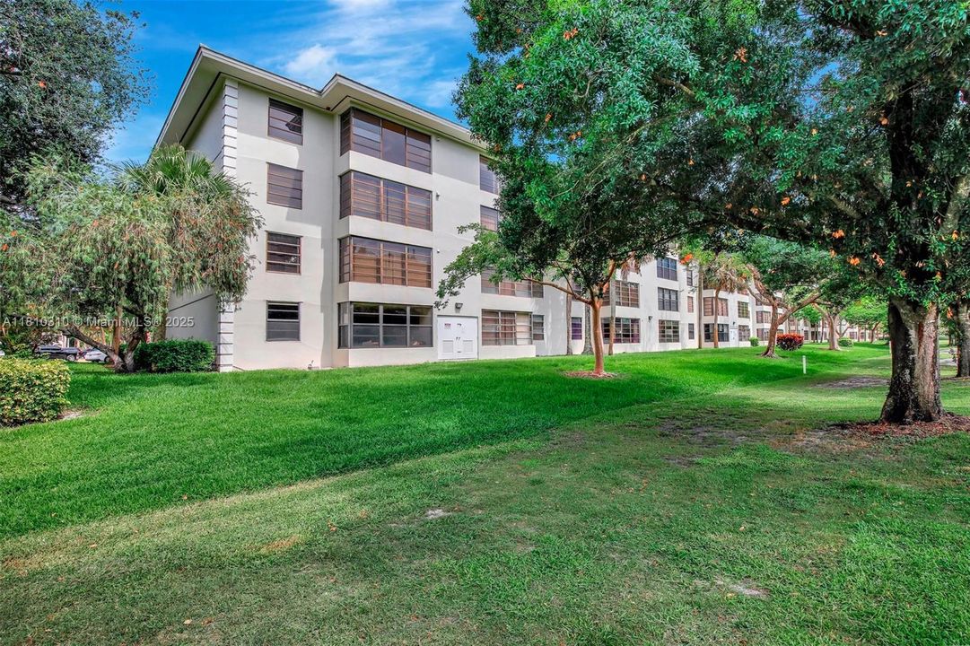 Недавно продано: $327,000 (2 спален, 2 ванн, 1385 Квадратных фут)