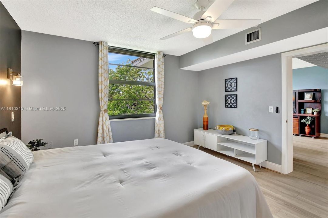 Недавно продано: $327,000 (2 спален, 2 ванн, 1385 Квадратных фут)