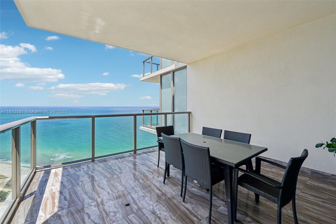 Active With Contract: $3,200,000 (2 beds, 2 baths, 1541 Square Feet)