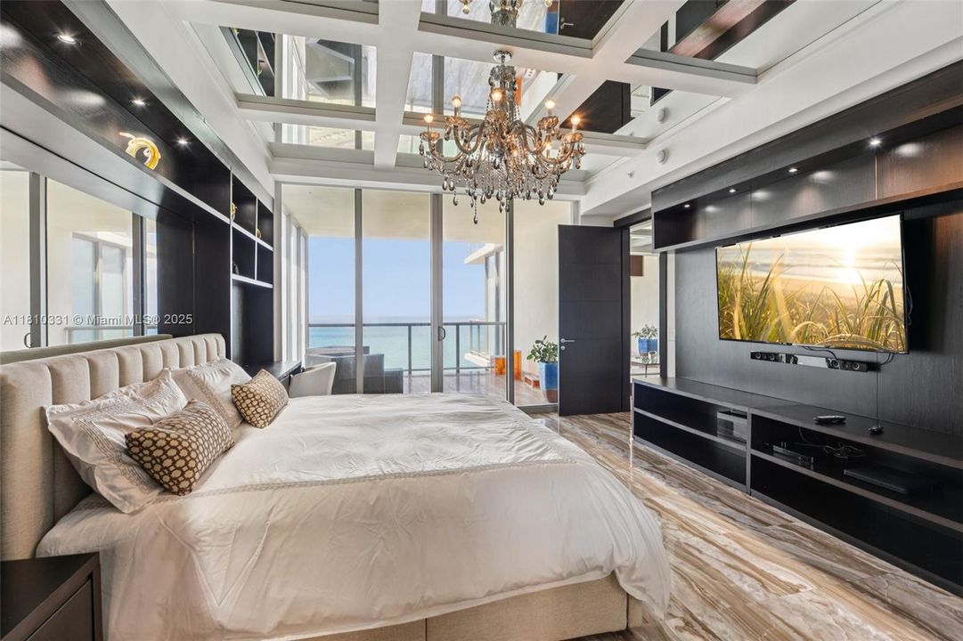 Active With Contract: $3,200,000 (2 beds, 2 baths, 1541 Square Feet)
