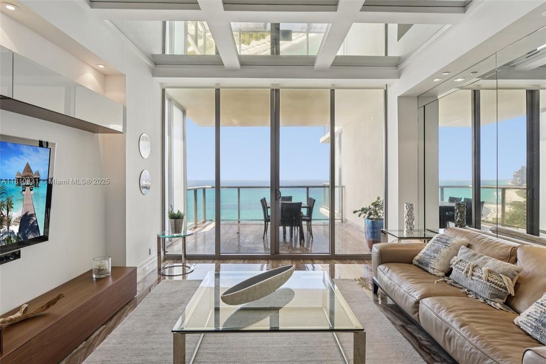 Active With Contract: $3,200,000 (2 beds, 2 baths, 1541 Square Feet)