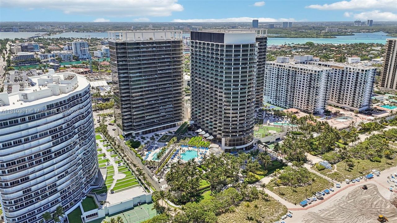 Active With Contract: $3,200,000 (2 beds, 2 baths, 1541 Square Feet)