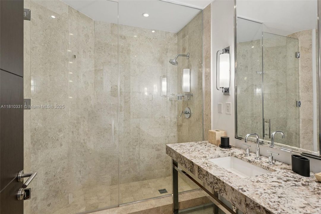 Active With Contract: $3,200,000 (2 beds, 2 baths, 1541 Square Feet)
