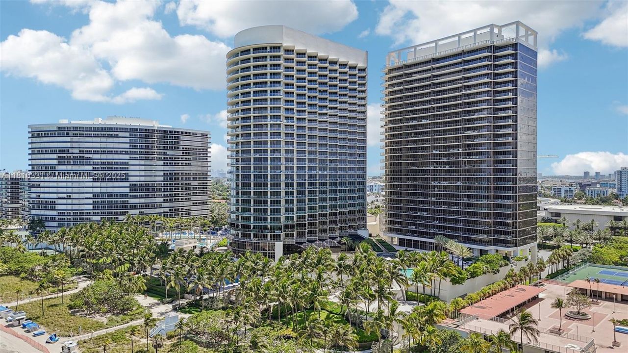Active With Contract: $3,200,000 (2 beds, 2 baths, 1541 Square Feet)