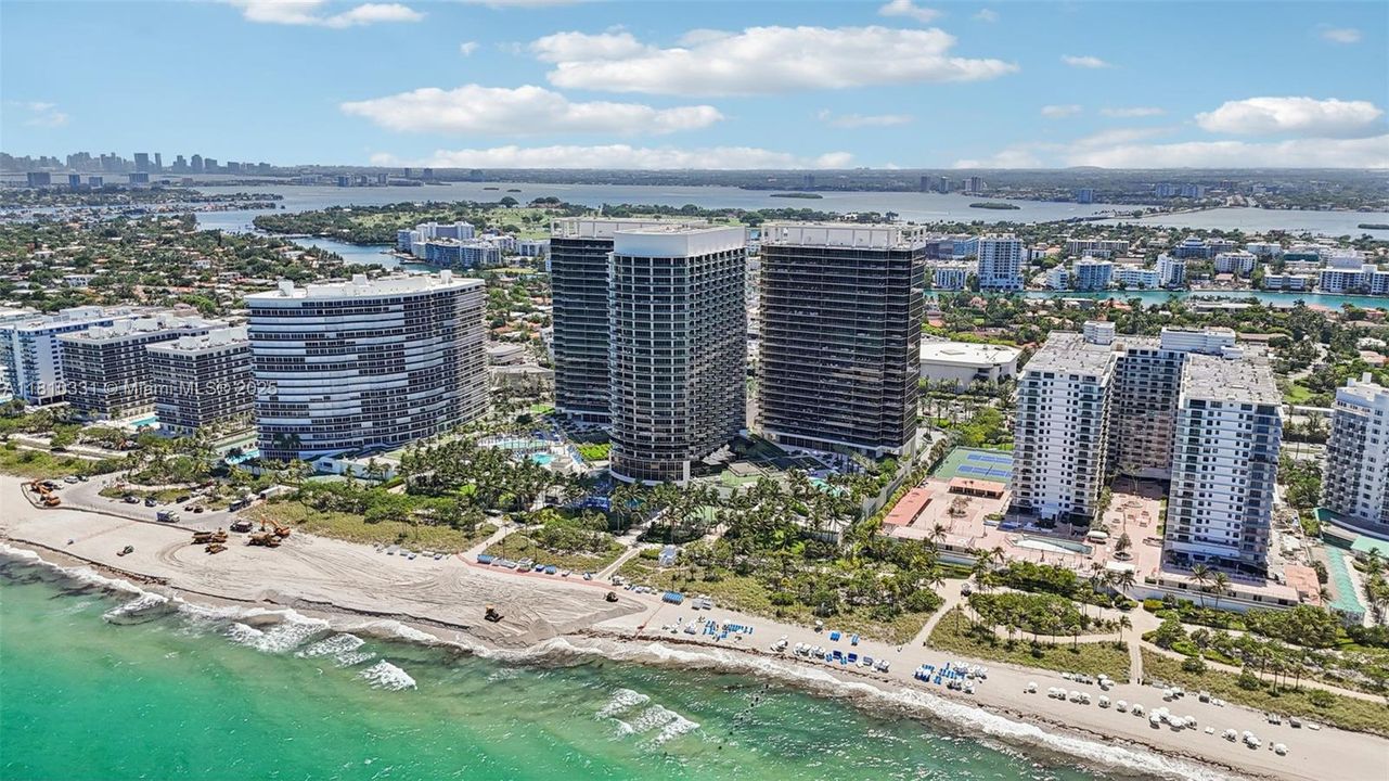 Active With Contract: $3,200,000 (2 beds, 2 baths, 1541 Square Feet)