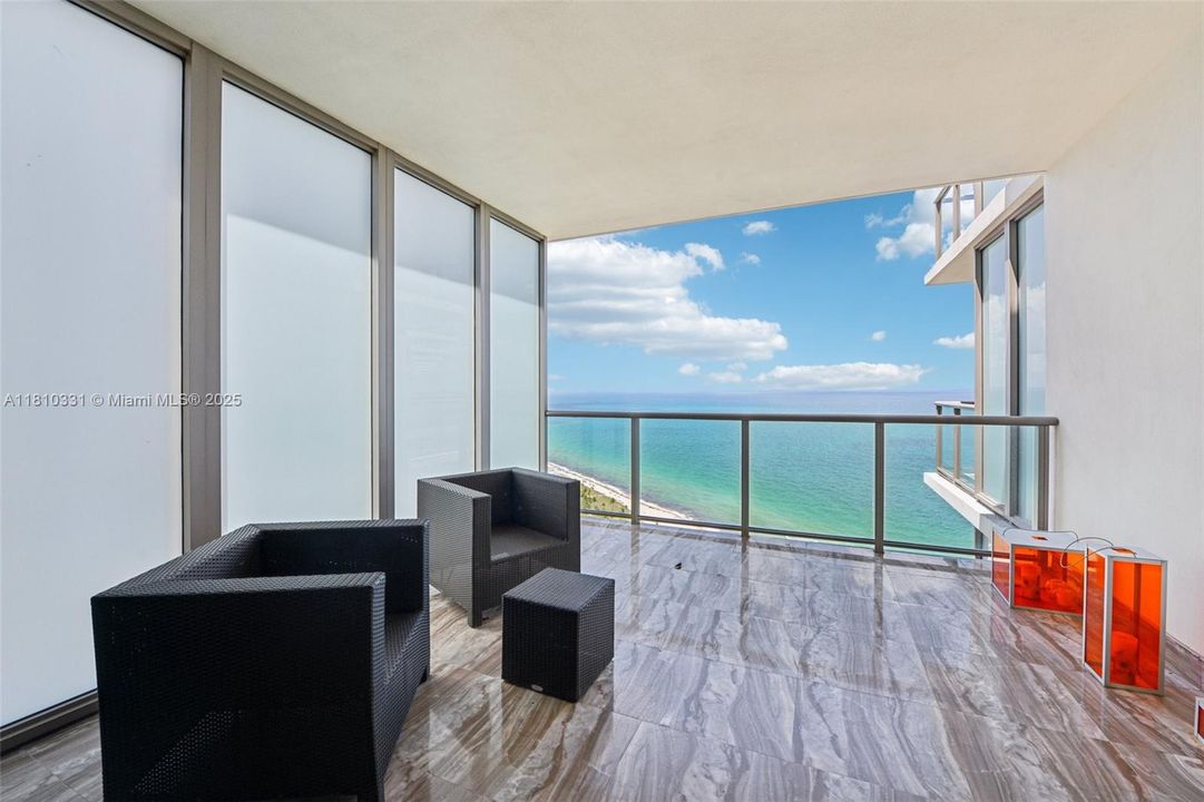 Active With Contract: $3,200,000 (2 beds, 2 baths, 1541 Square Feet)