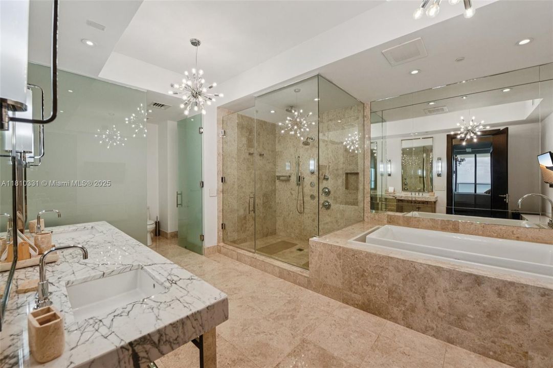Active With Contract: $3,200,000 (2 beds, 2 baths, 1541 Square Feet)