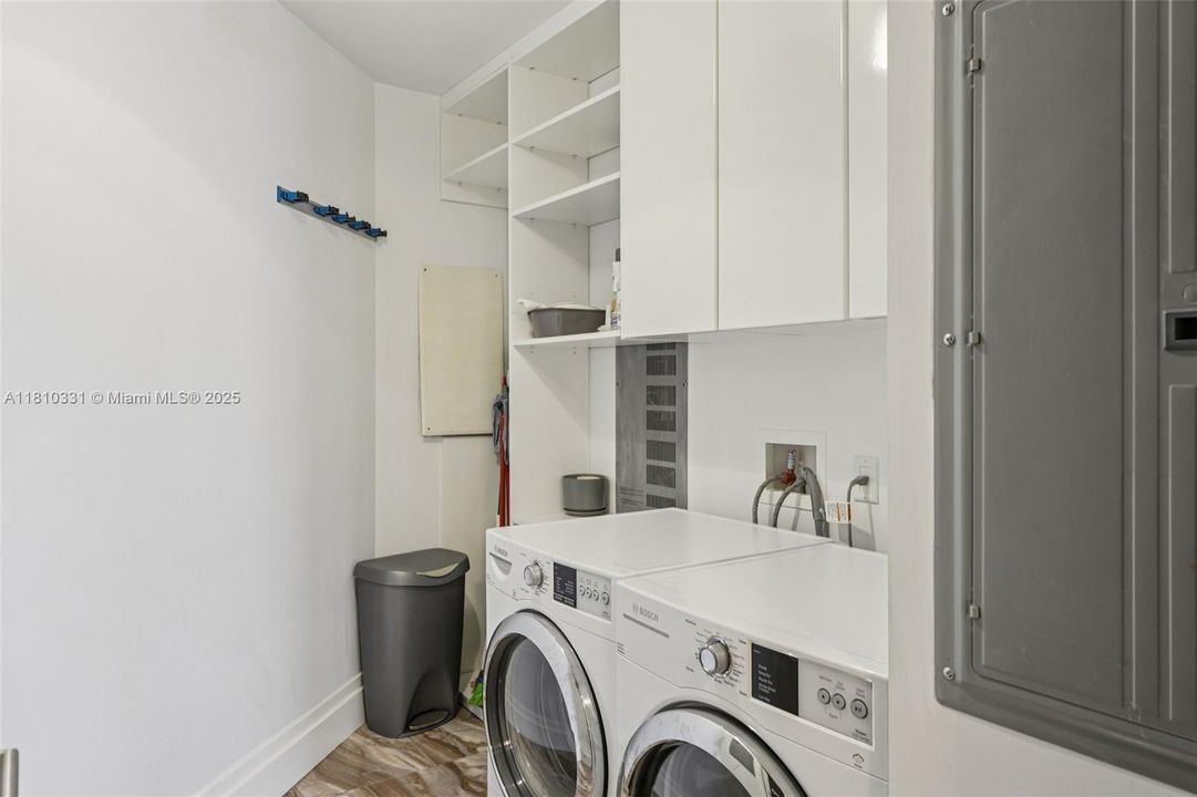 Active With Contract: $3,200,000 (2 beds, 2 baths, 1541 Square Feet)