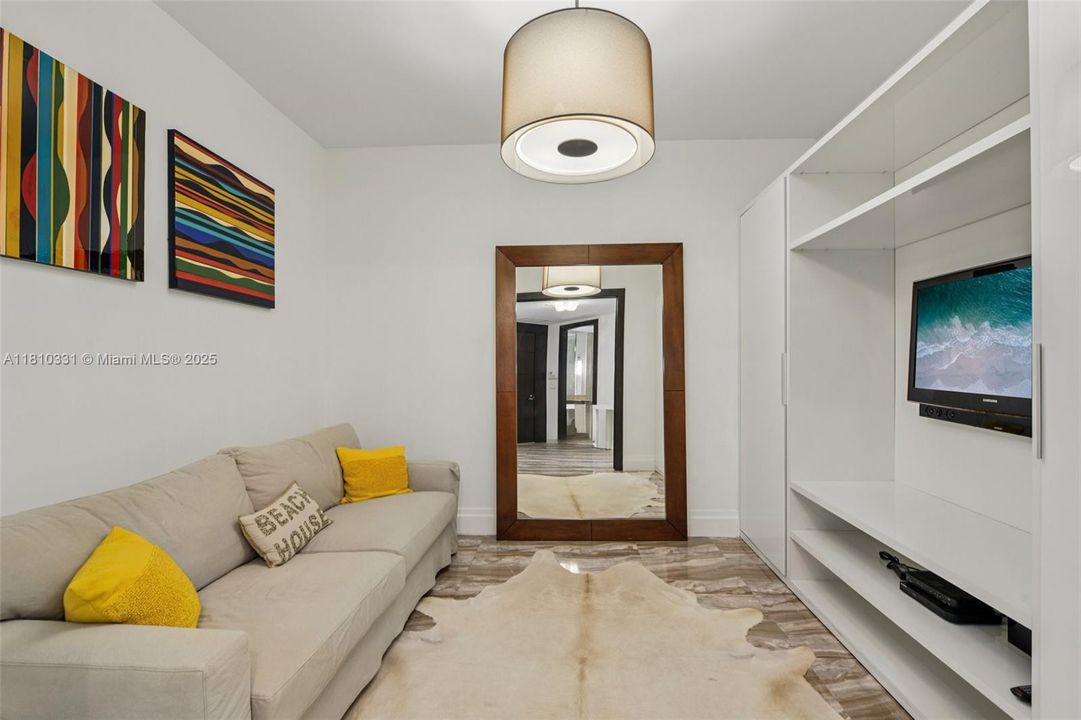 Active With Contract: $3,200,000 (2 beds, 2 baths, 1541 Square Feet)