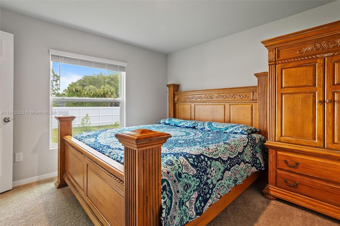 For Sale: $325,000 (3 beds, 2 baths, 1367 Square Feet)