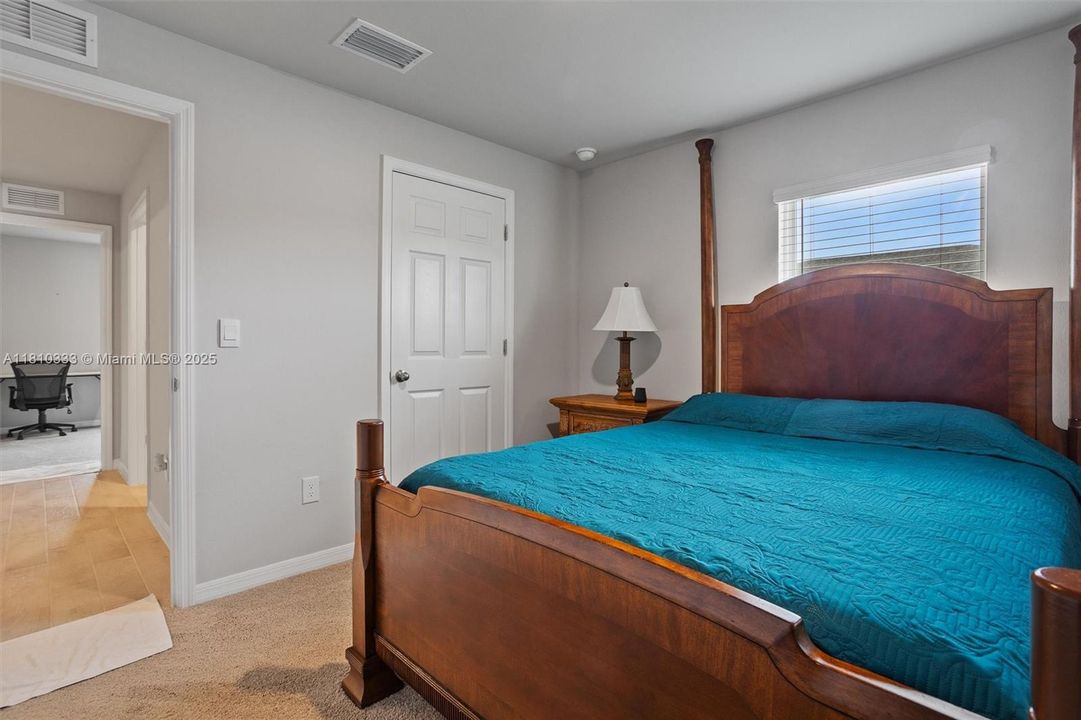 For Sale: $325,000 (3 beds, 2 baths, 1367 Square Feet)