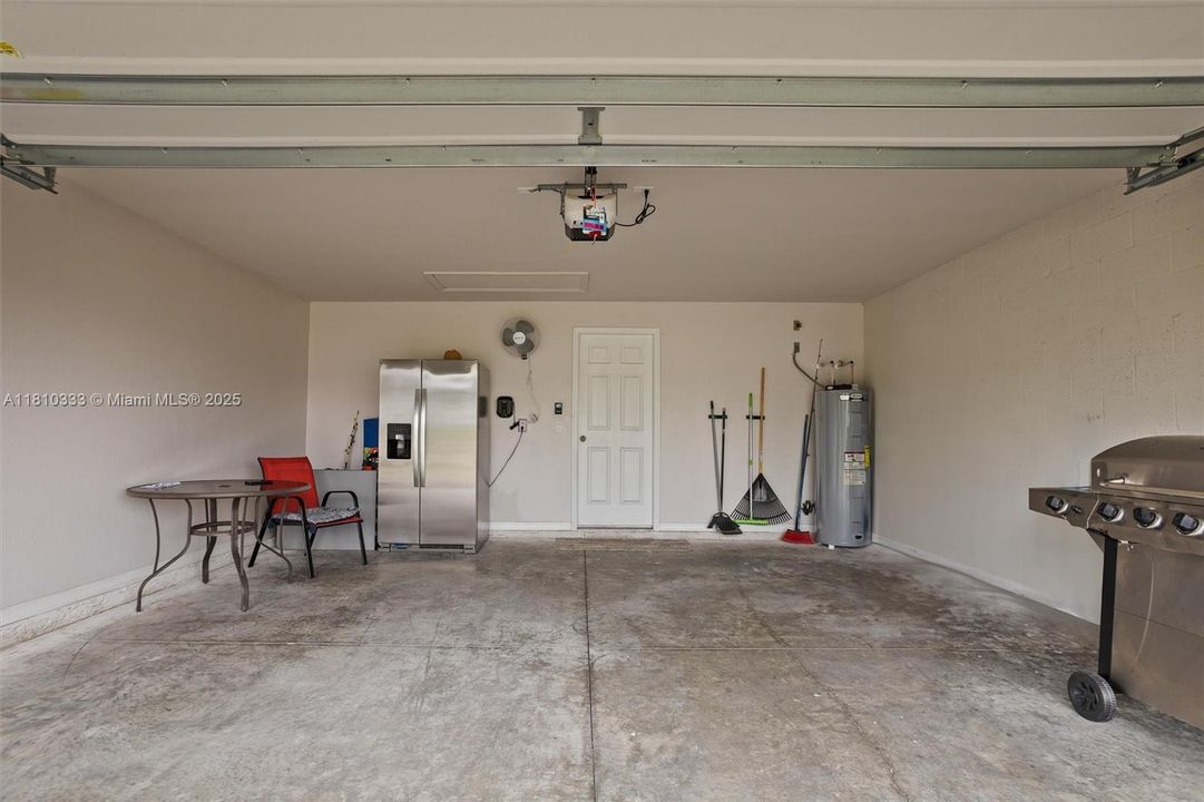 For Sale: $325,000 (3 beds, 2 baths, 1367 Square Feet)