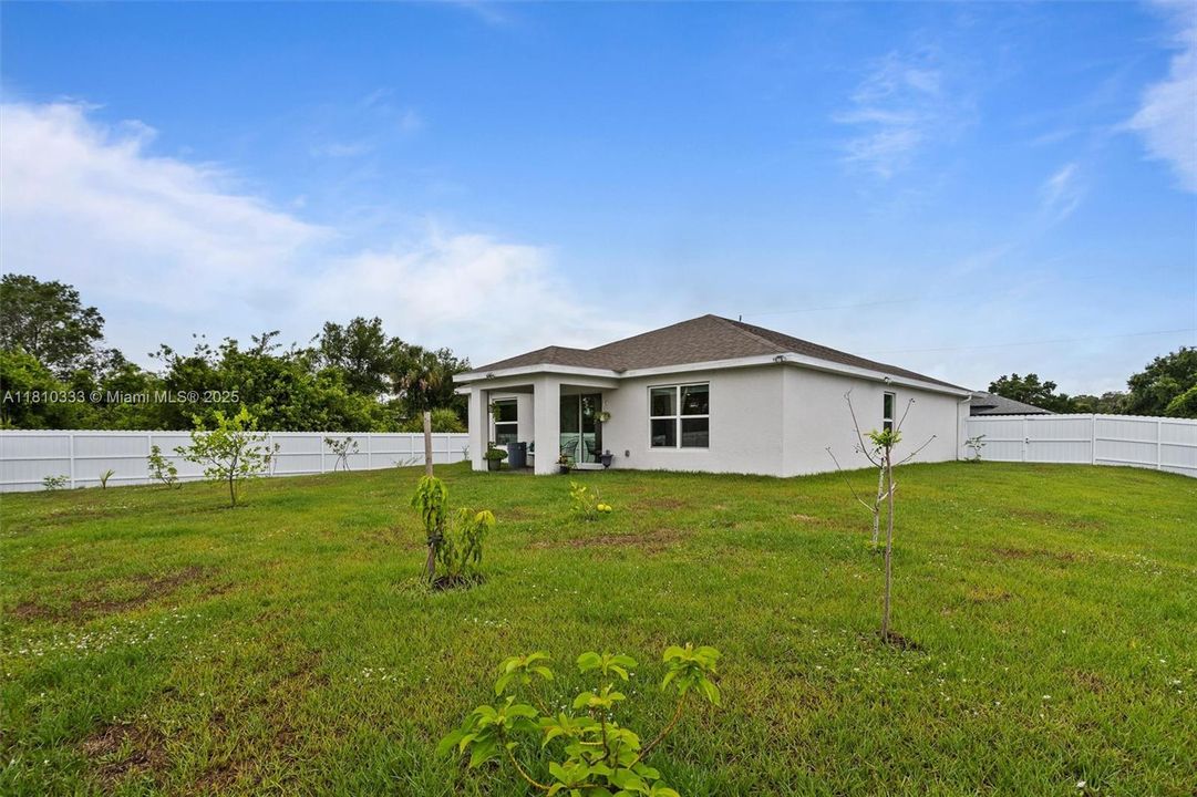 For Sale: $325,000 (3 beds, 2 baths, 1367 Square Feet)