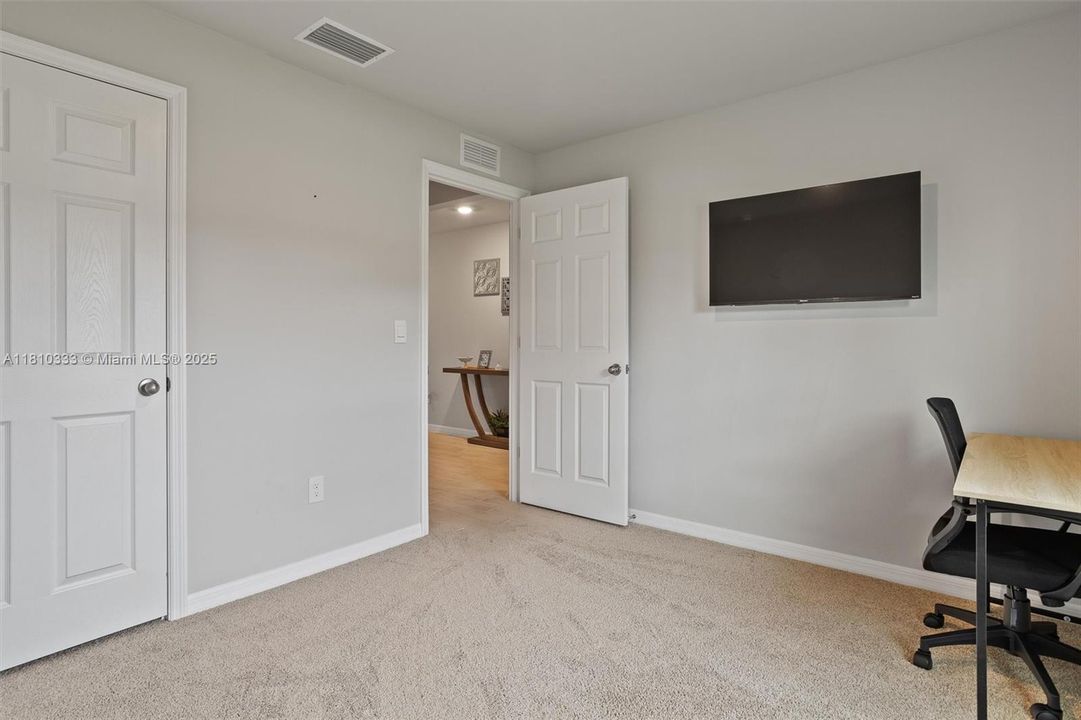 For Sale: $325,000 (3 beds, 2 baths, 1367 Square Feet)