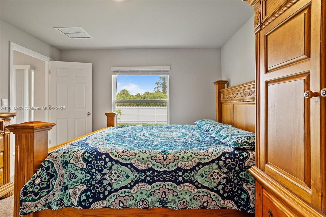 For Sale: $325,000 (3 beds, 2 baths, 1367 Square Feet)