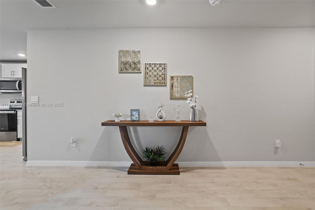 For Sale: $325,000 (3 beds, 2 baths, 1367 Square Feet)