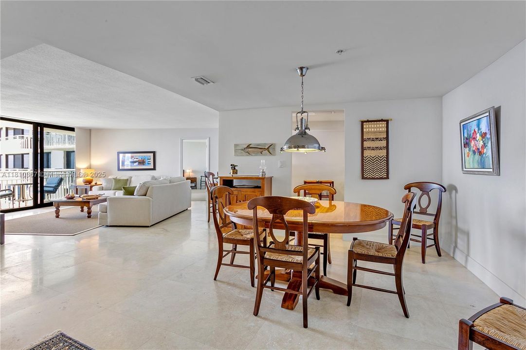 Activo con contrato: $8,000 (2 camas, 2 baños, 1381 Pies cuadrados)