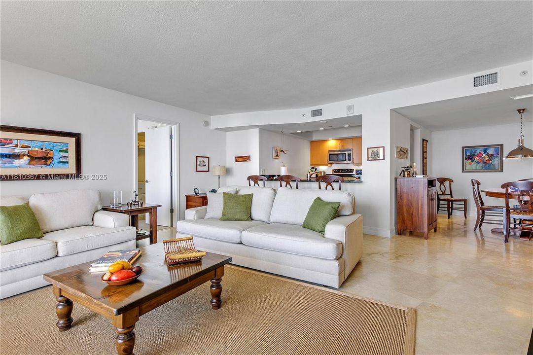 Activo con contrato: $8,000 (2 camas, 2 baños, 1381 Pies cuadrados)