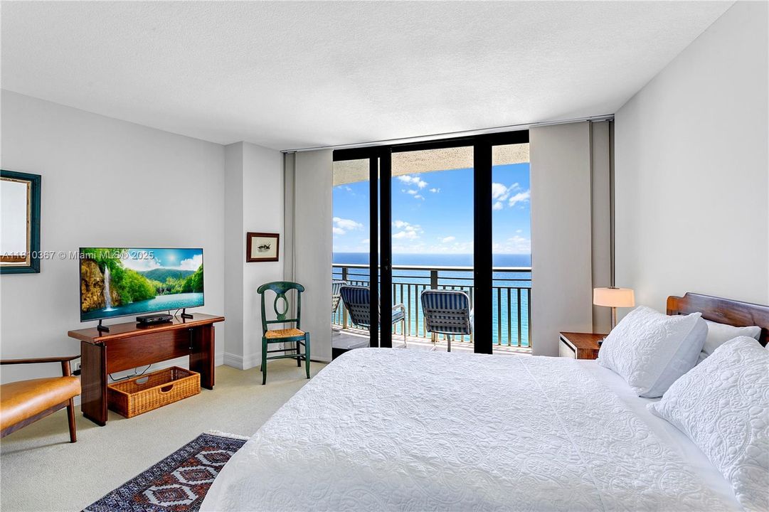 Activo con contrato: $8,000 (2 camas, 2 baños, 1381 Pies cuadrados)