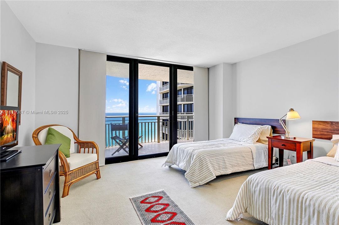 Activo con contrato: $8,000 (2 camas, 2 baños, 1381 Pies cuadrados)