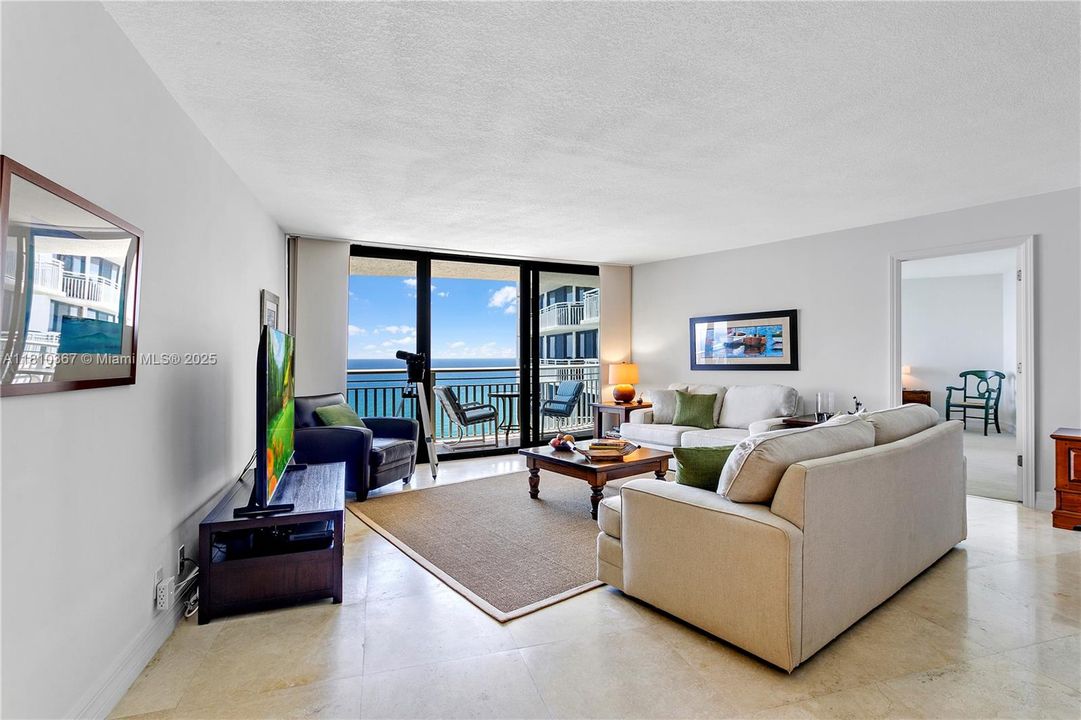 Activo con contrato: $8,000 (2 camas, 2 baños, 1381 Pies cuadrados)