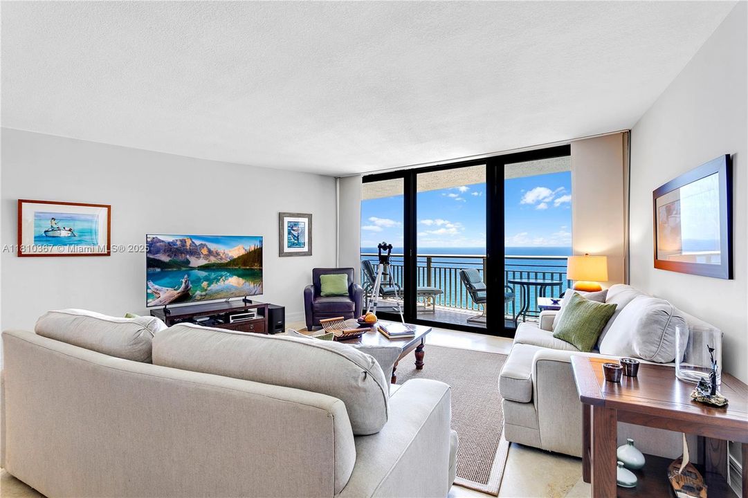 Activo con contrato: $8,000 (2 camas, 2 baños, 1381 Pies cuadrados)