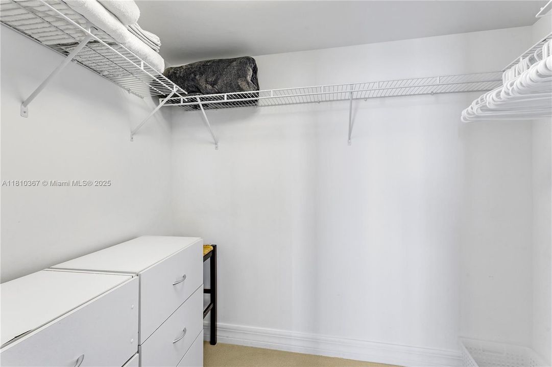 Activo con contrato: $8,000 (2 camas, 2 baños, 1381 Pies cuadrados)