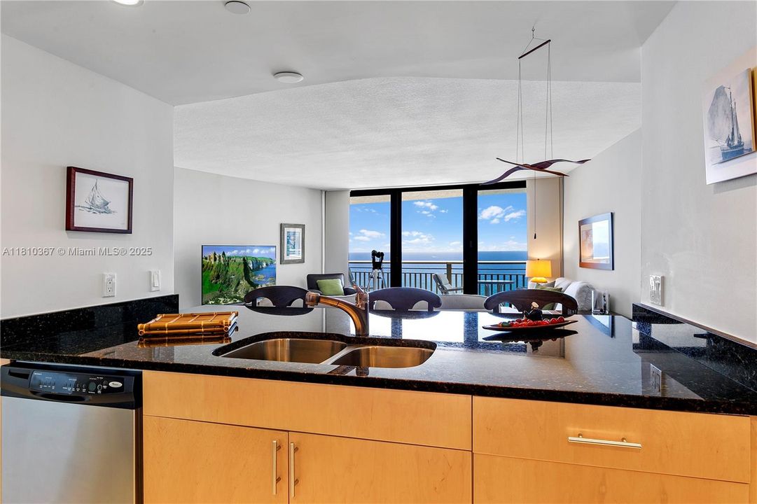 Activo con contrato: $8,000 (2 camas, 2 baños, 1381 Pies cuadrados)