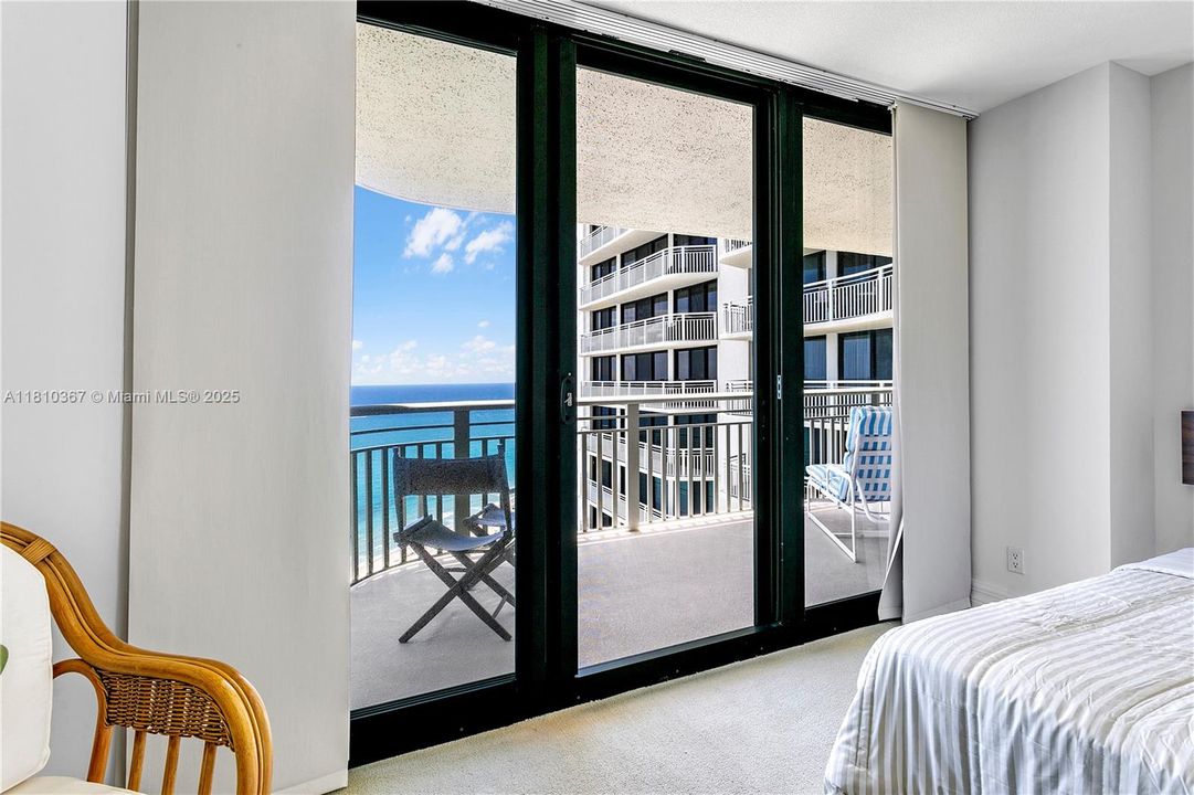 Activo con contrato: $8,000 (2 camas, 2 baños, 1381 Pies cuadrados)