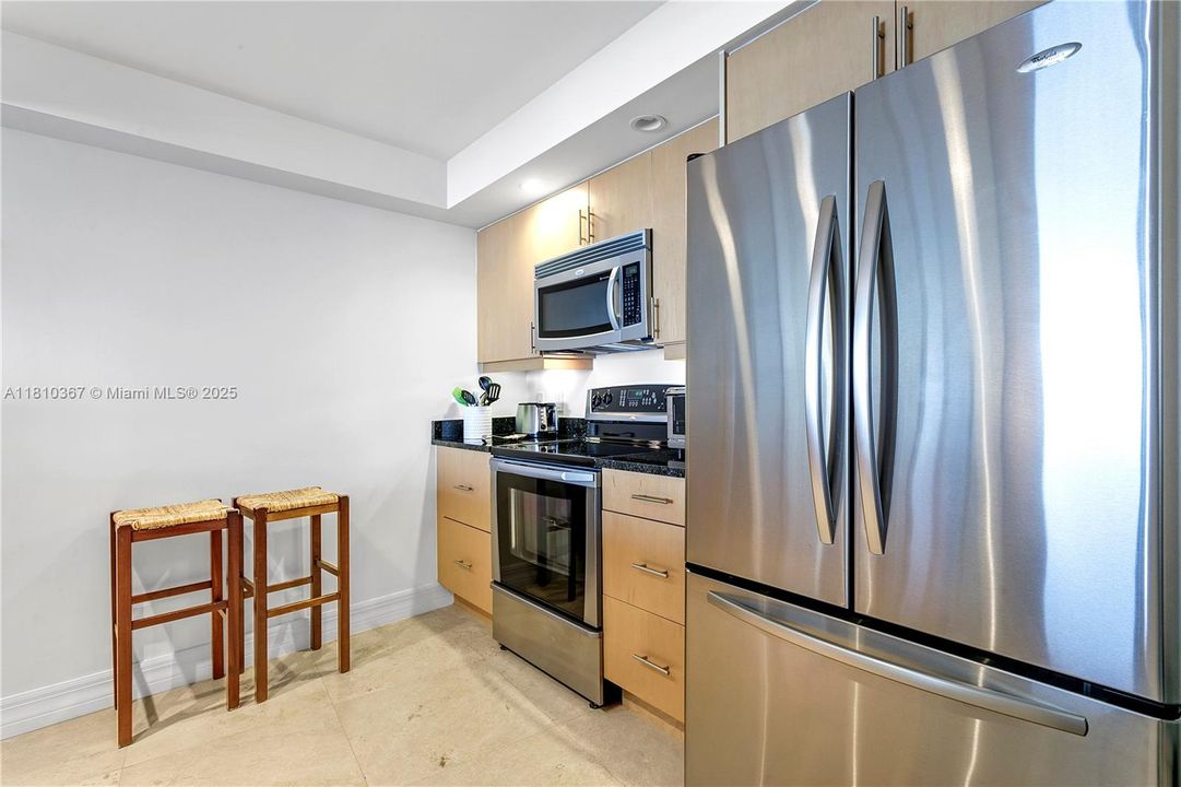 Activo con contrato: $8,000 (2 camas, 2 baños, 1381 Pies cuadrados)