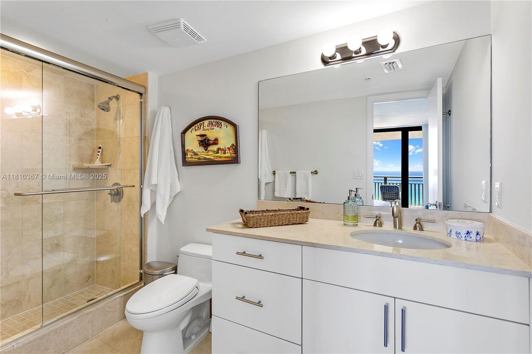 Activo con contrato: $8,000 (2 camas, 2 baños, 1381 Pies cuadrados)