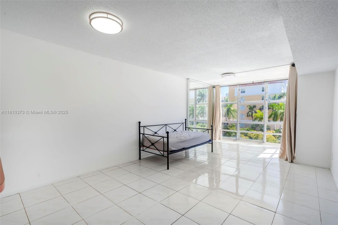 Recently Sold: $190,000 (1 beds, 1 baths, 546 Square Feet)
