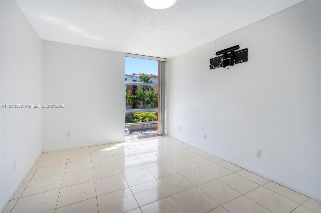 Recently Sold: $190,000 (1 beds, 1 baths, 546 Square Feet)