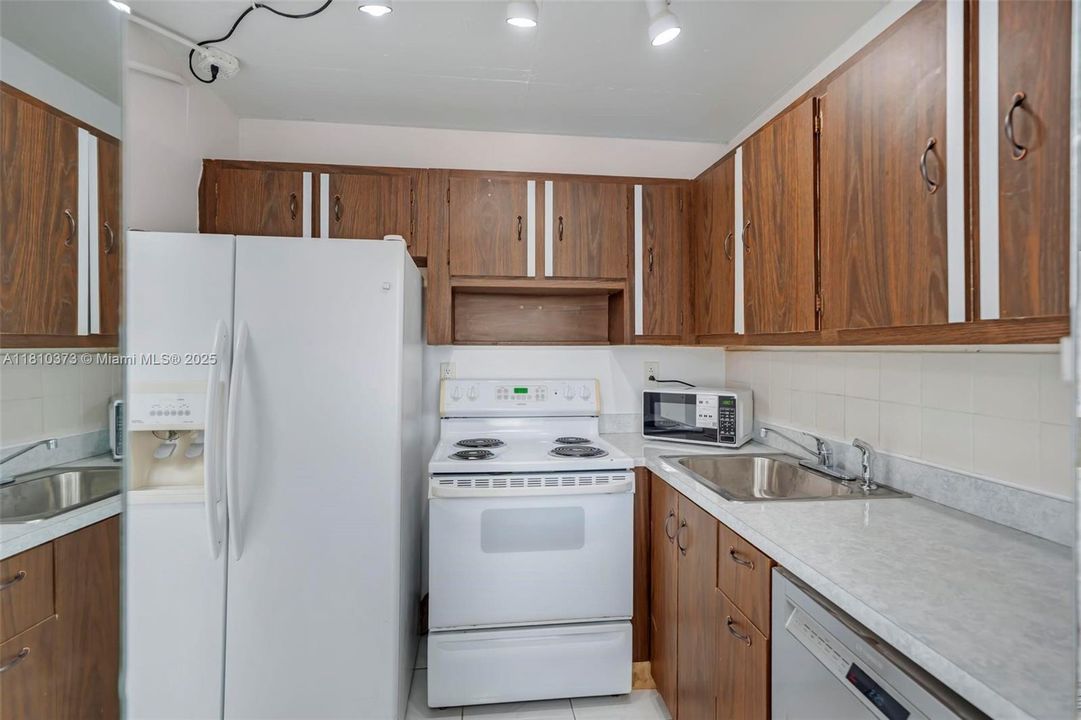 Recently Sold: $190,000 (1 beds, 1 baths, 546 Square Feet)