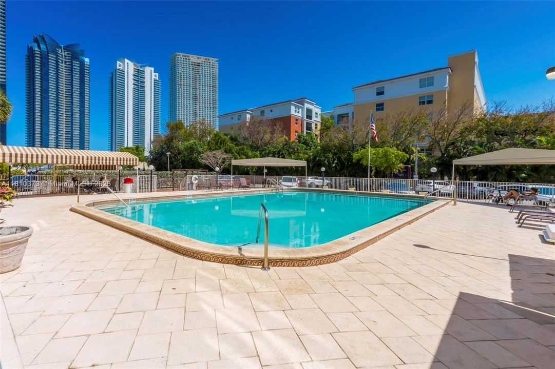 Recently Sold: $190,000 (1 beds, 1 baths, 546 Square Feet)