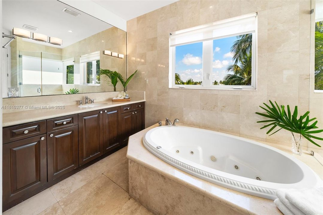 Active With Contract: $6,100,000 (4 beds, 3 baths, 4502 Square Feet)