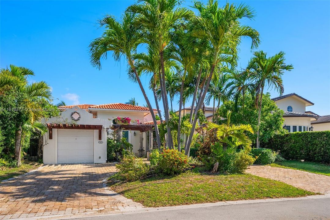 Active With Contract: $6,100,000 (4 beds, 3 baths, 4502 Square Feet)