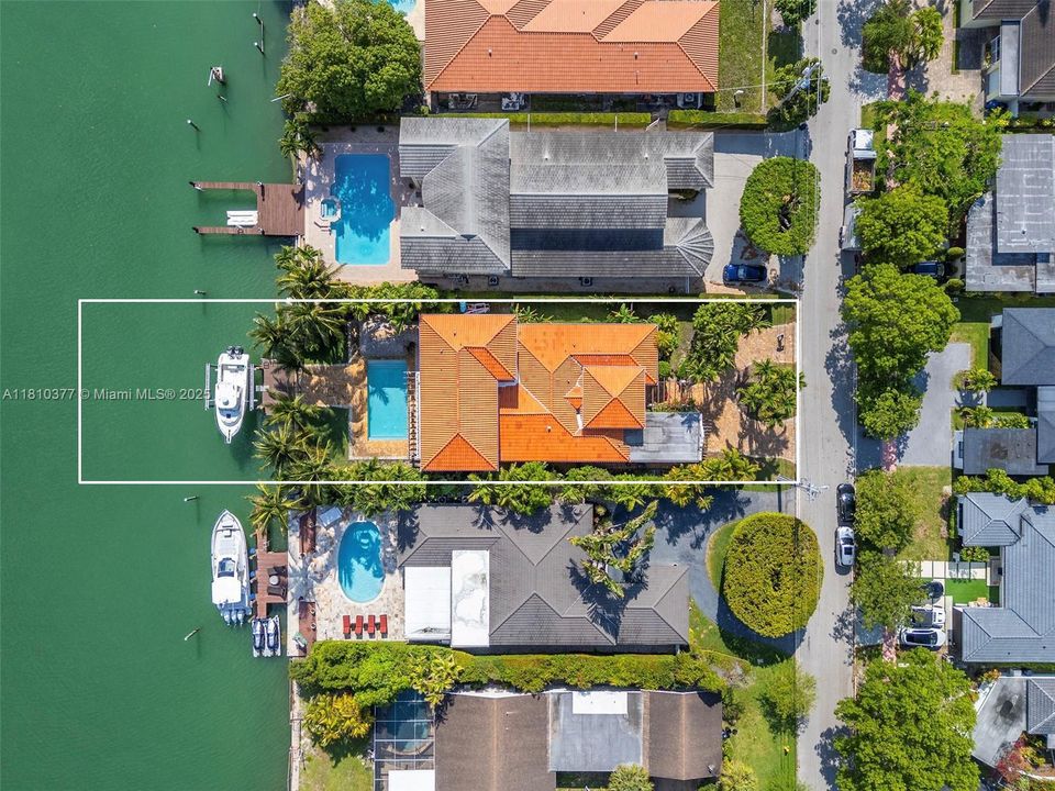 Active With Contract: $6,100,000 (4 beds, 3 baths, 4502 Square Feet)