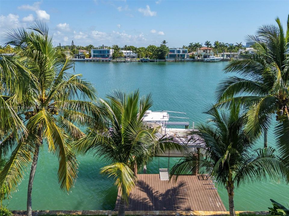 Active With Contract: $6,100,000 (4 beds, 3 baths, 4502 Square Feet)