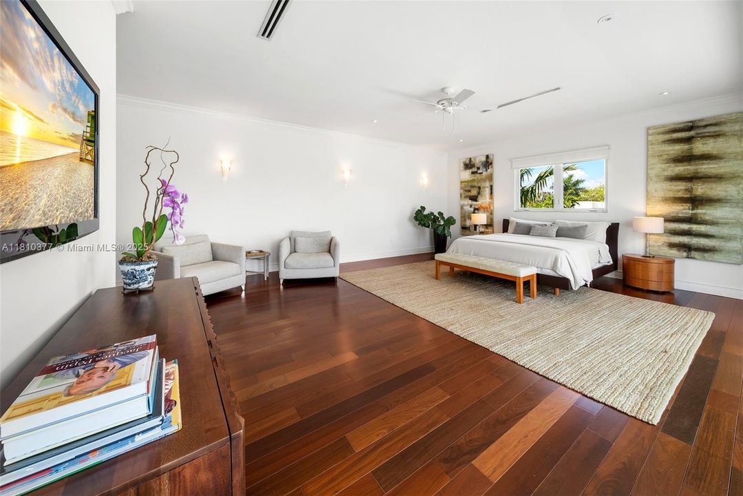 Active With Contract: $6,100,000 (4 beds, 3 baths, 4502 Square Feet)