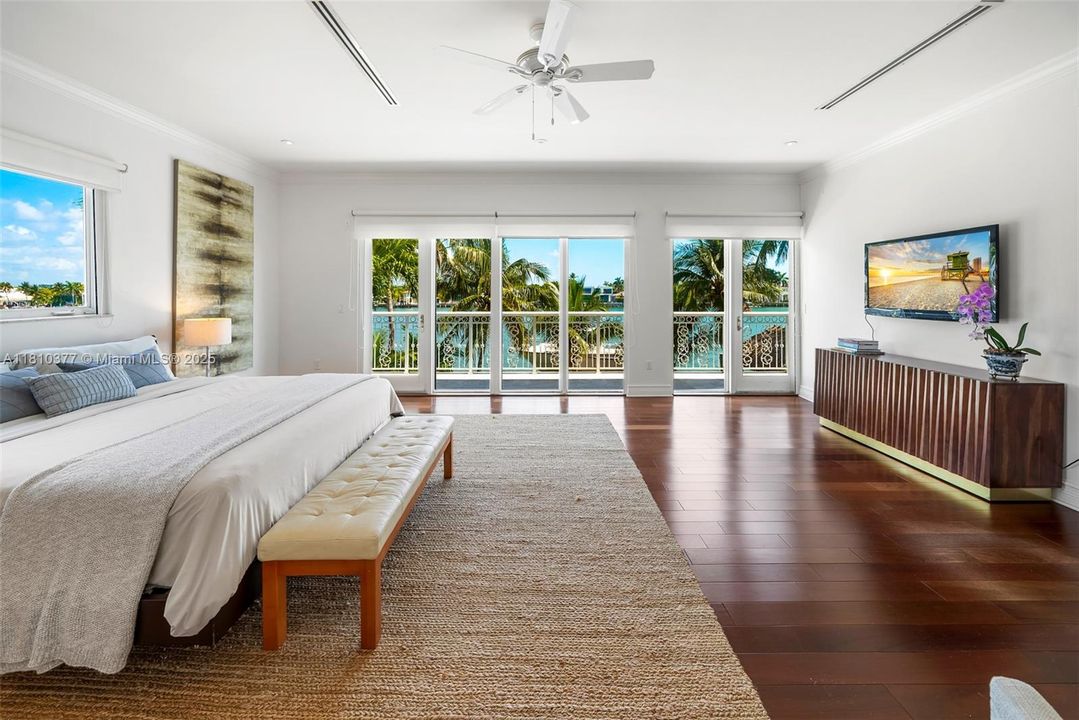 Active With Contract: $6,100,000 (4 beds, 3 baths, 4502 Square Feet)