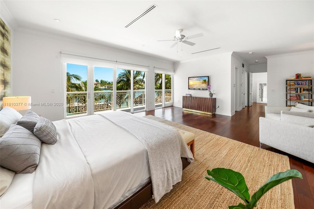 Active With Contract: $6,100,000 (4 beds, 3 baths, 4502 Square Feet)